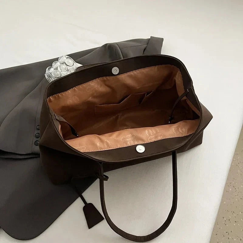 Womens Chic Spacious Tote Bag Durable Fabric Design 7